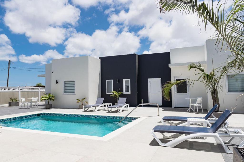 The Palm Leaf Apartments Noord Exterior foto